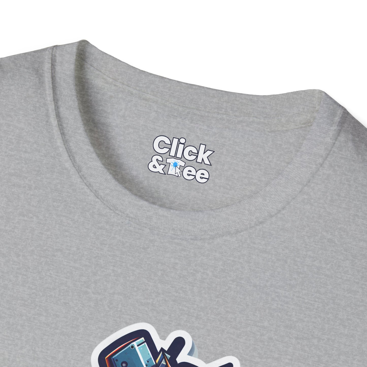 Retro T-Shirt - Battle-scarred Warrior mech rocketing through the air - Retro Style T-Shirt