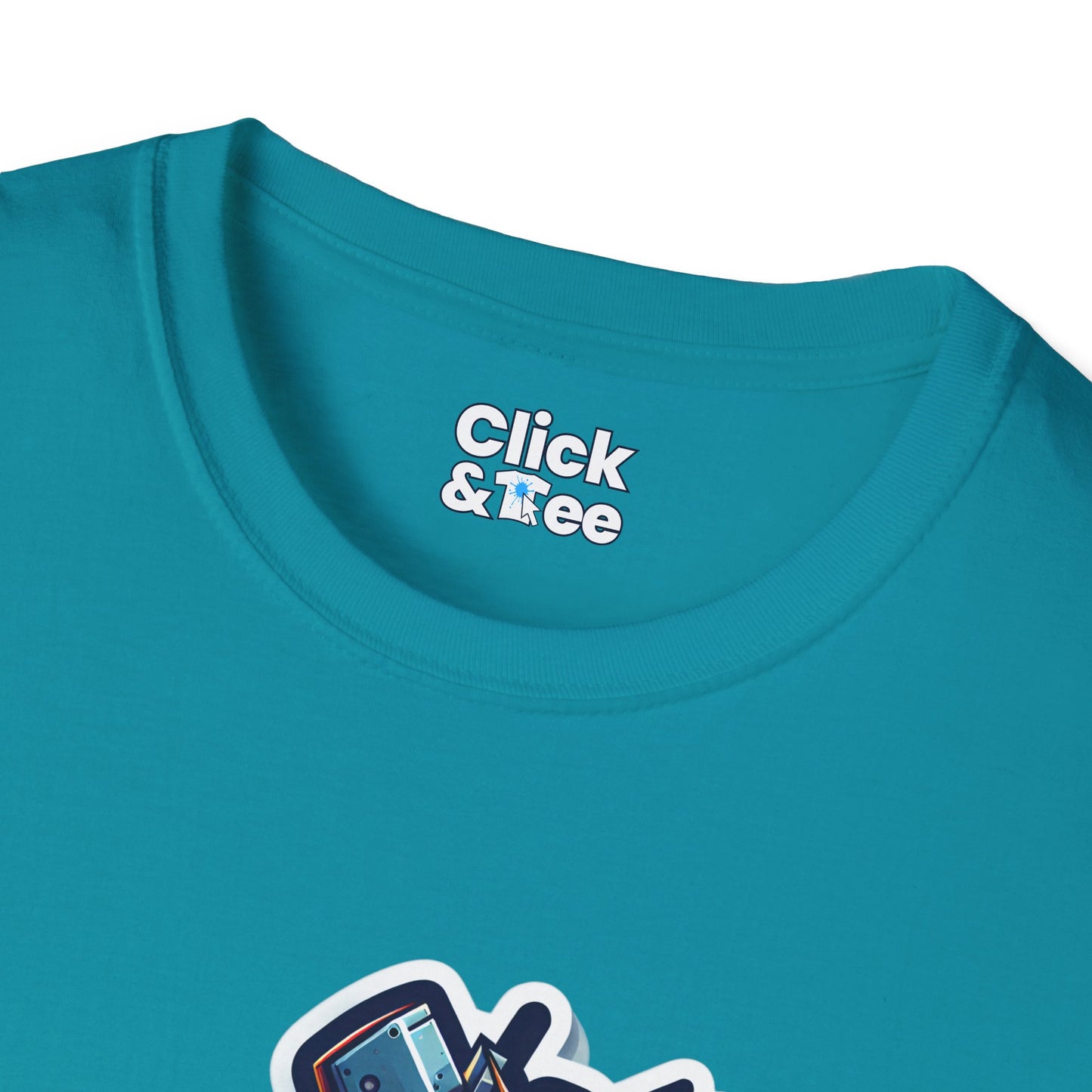 Retro T-Shirt - Battle-scarred Warrior mech rocketing through the air - Retro Style T-Shirt